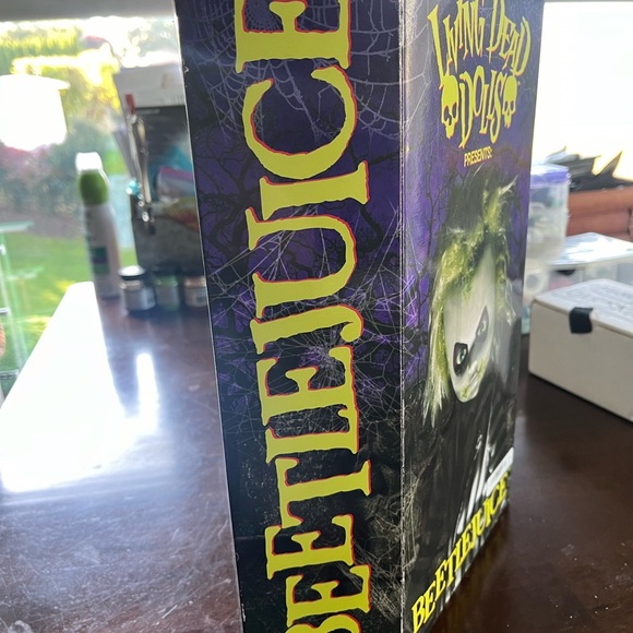 Mezco Living Dead Doll: Beetlejuice The Bio-Exorcist - Picture 7 of 10